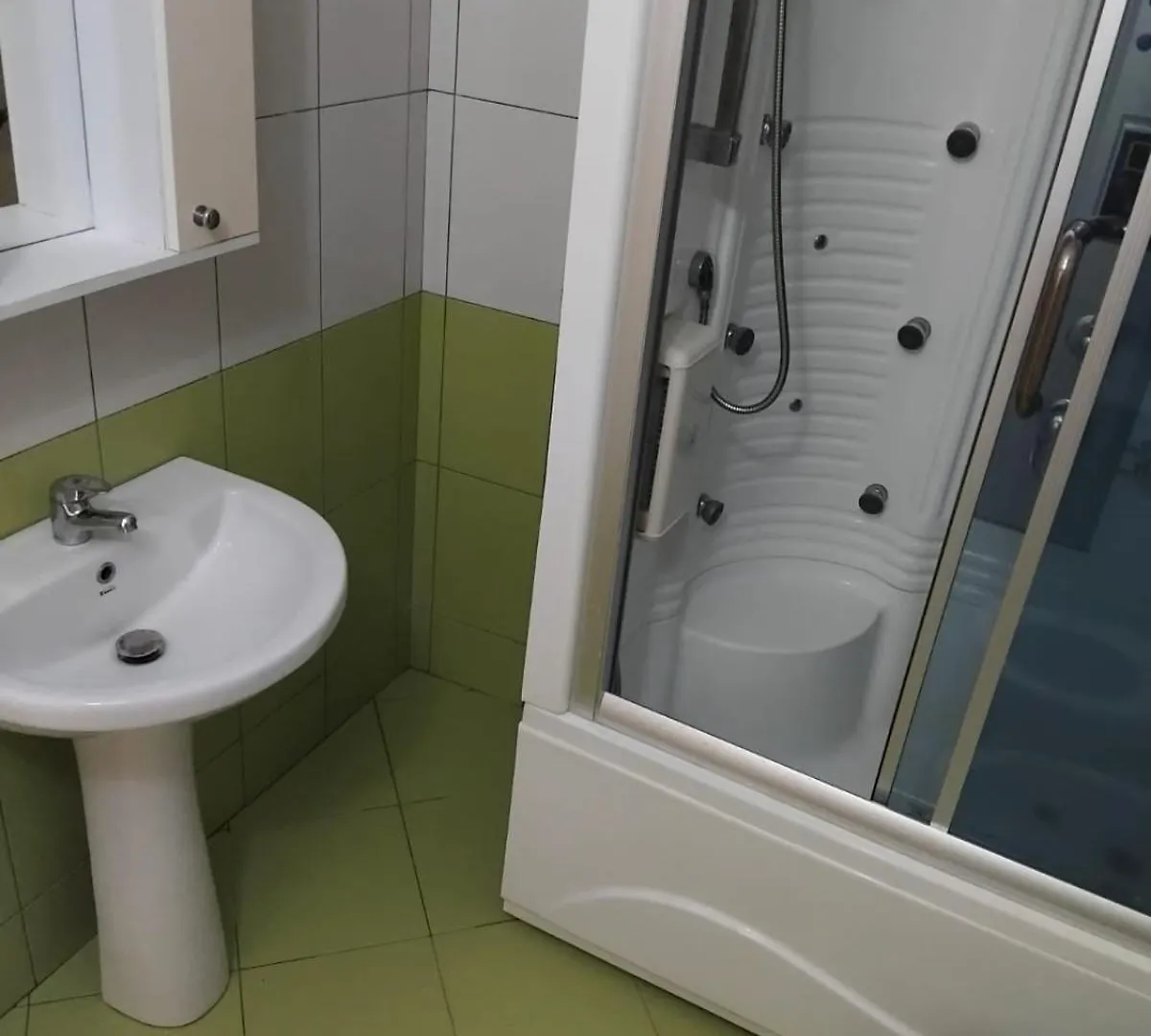 Aba 'S Apartament City 2 فلورا