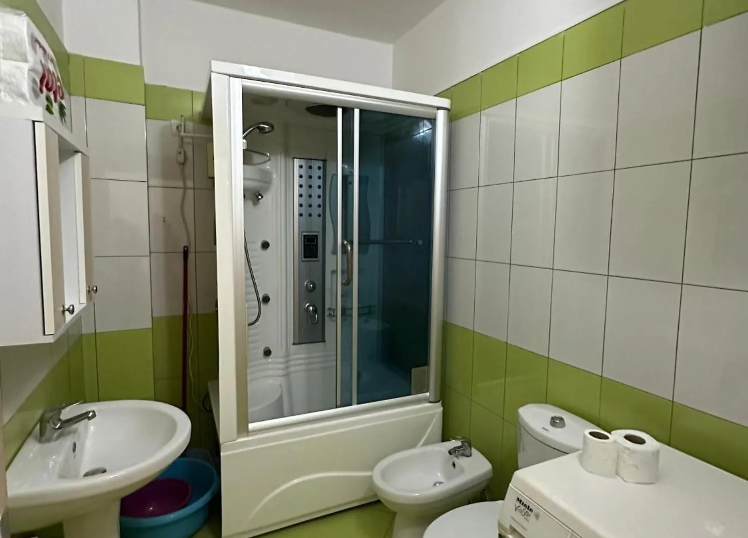 Aba 'S Apartament City 2 فلورا